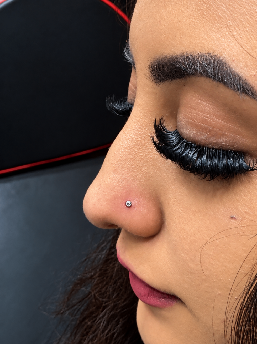 Piercing nostril avec petit bijou brillant